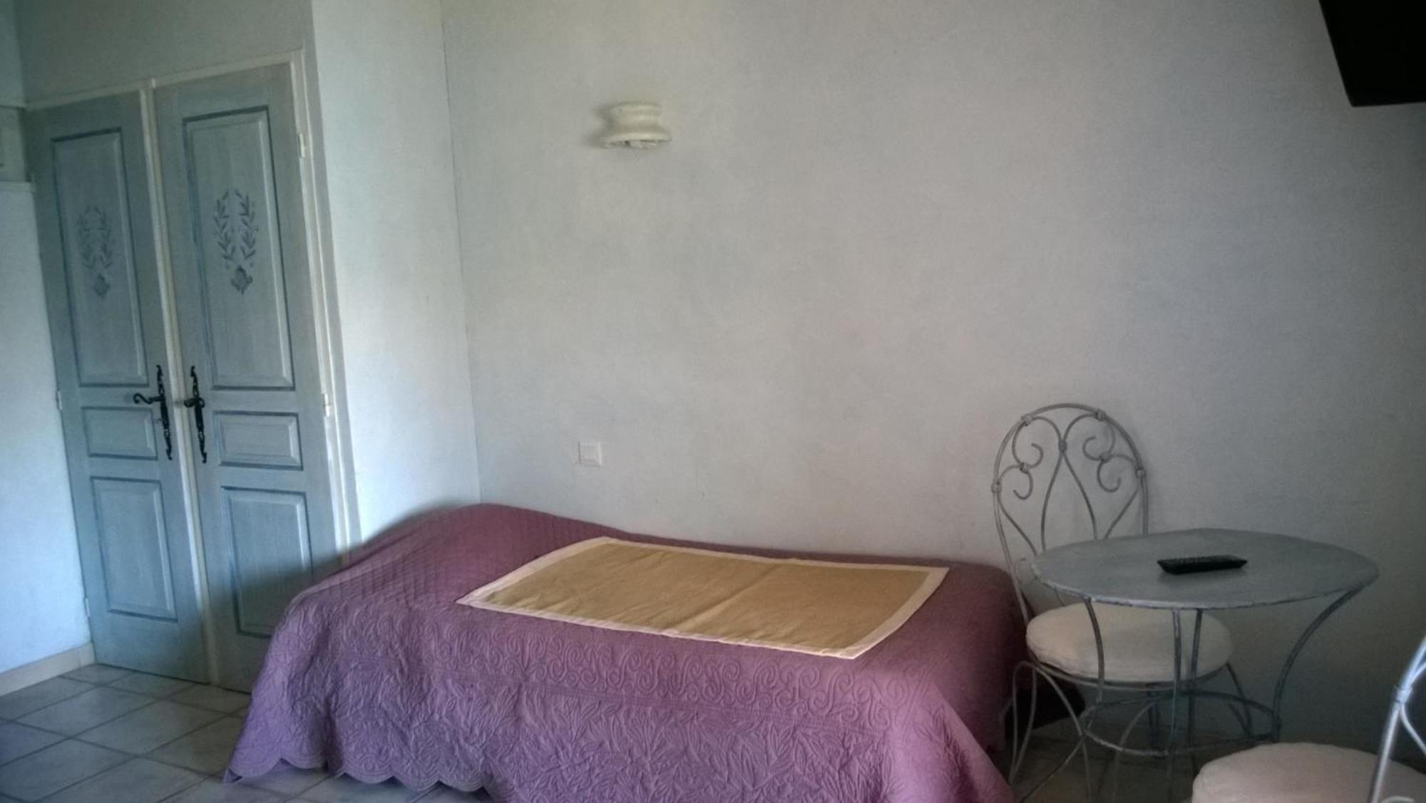 Hotel Les Cavalets Bauduen Ruang foto