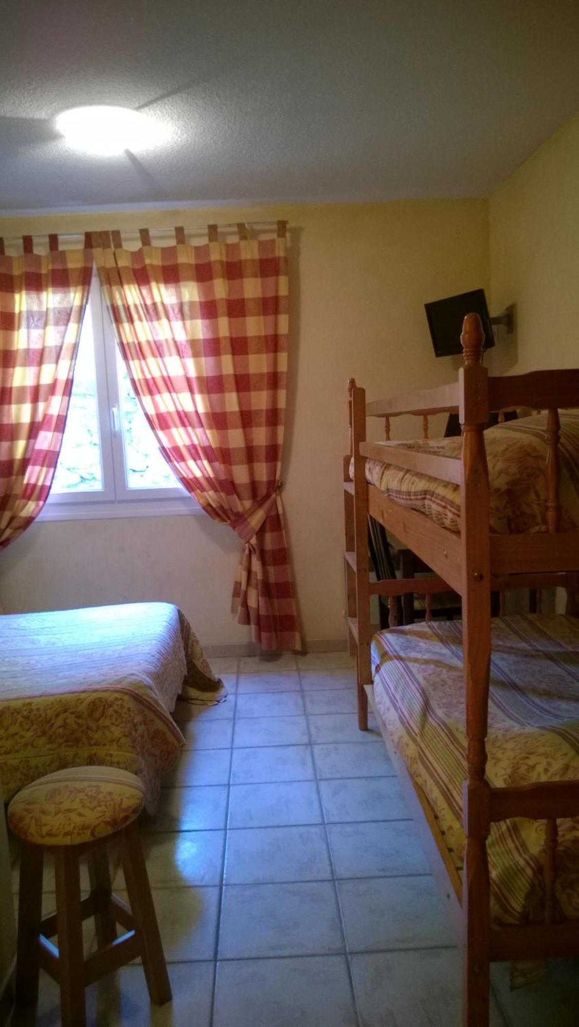 Hotel Les Cavalets Bauduen Ruang foto